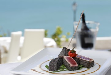 tonno scottato del ristorante di pesce fresco centro storico di Vieste in piazzetta Petrone