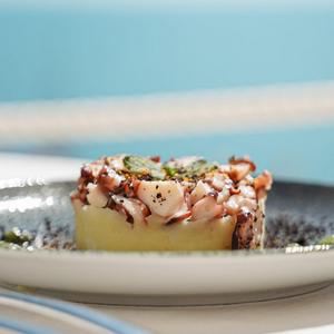 Piatto di mare con vista sul mare di Vieste - Ristorante Piazzetta Petrone