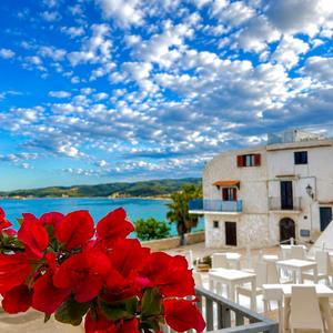 Ristorante Piazzetta Petrone nel centro storico di Vieste nel Gargano