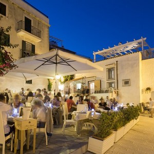Ristorante Piazzetta Petrone nel centro storico di Vieste nel Gargano